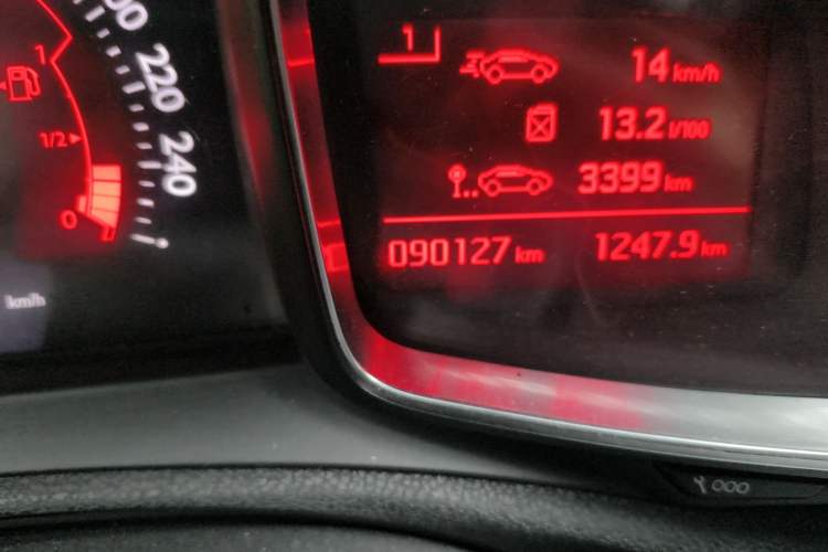Used DS 5LS 2014 1.8L automatic Comfort version VTi140 Odometer Close Up