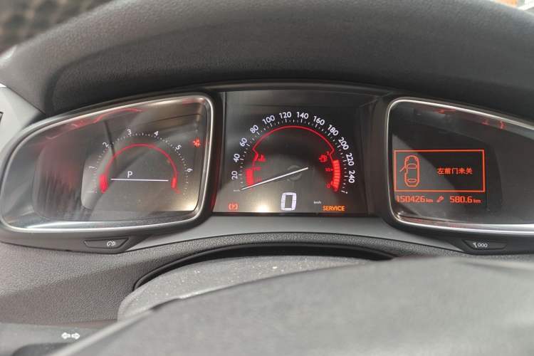 Used DS 5LS 2014 1.6T Luxury Edition THP160 Odometer Close Up