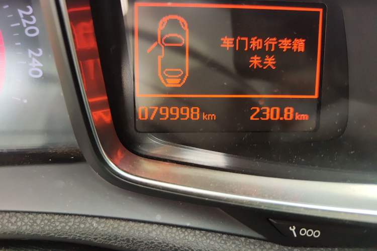 Used DS 5LS 2014 1.6T Luxury Edition THP160 Odometer Close Up