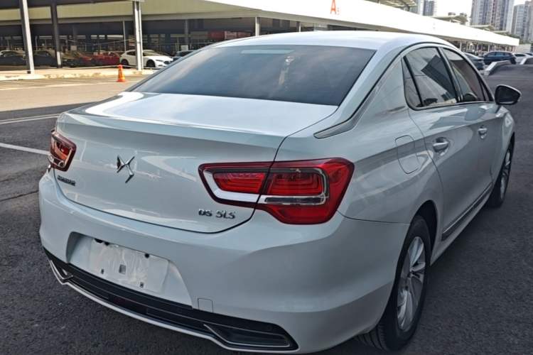 Used DS 5LS 2014 1.8L automatic Comfort version VTi140 Rear Right 45 Deg