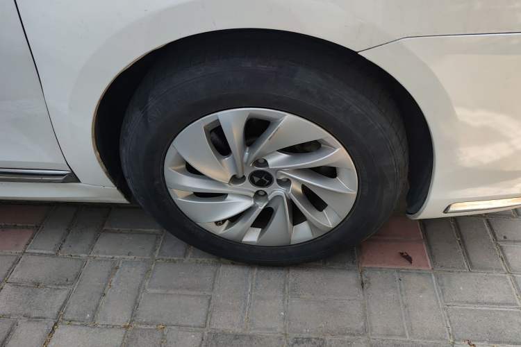 Used DS 5LS 2014 1.8L Manual Comfort Version VTi140 Right Front Wheel Hub