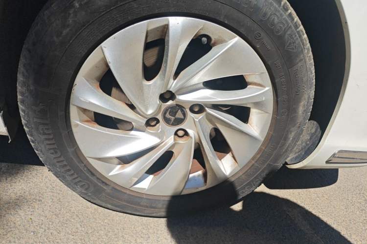 Used DS 5LS 2014 1.8L Elegant Edition VTi140 Right Front Wheel Hub