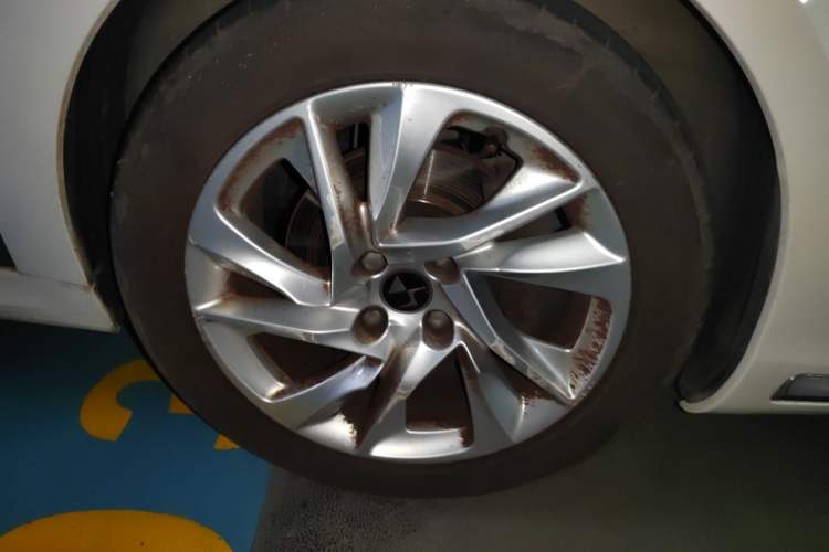 Used DS 5LS 2014 1.8L Elegant Edition VTi140 Right Front Wheel Hub