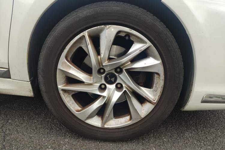 Used DS 5LS 2014 1.8L Elegant Edition VTi140 Right Front Wheel Hub