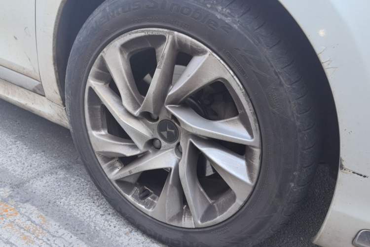 Used DS 5LS 2014 1.8L Elegant Edition VTi140 Right Front Wheel Hub