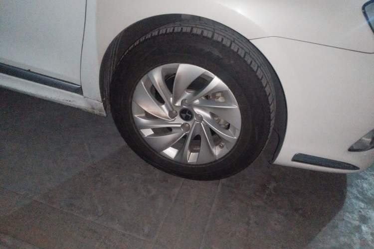Used DS 5LS 2014 1.8L automatic Comfort version VTi140 Right Front Wheel Hub
