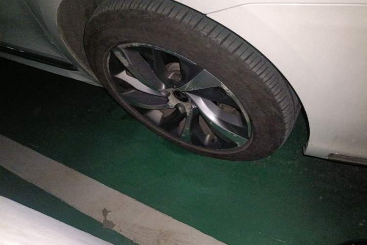 Used DS 5LS 2014 1.6T Luxury Edition THP160 Right Front Wheel Hub