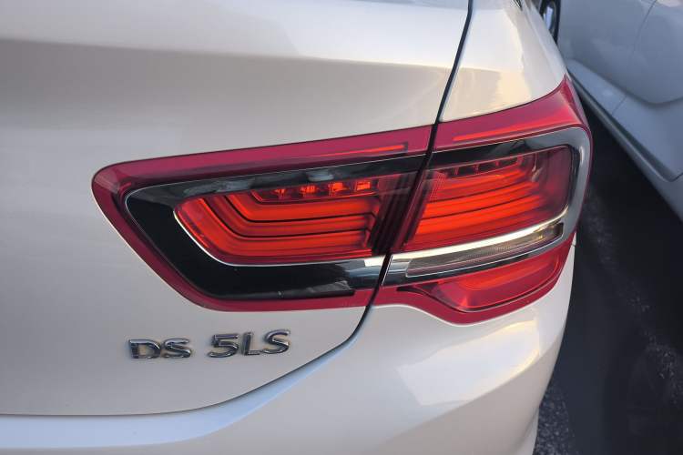 Used DS 5LS 2014 1.6T Elegant Version THP160 Right Rear Taillight