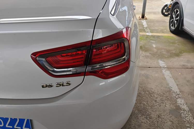 Used DS 5LS 2014 1.8L Manual Comfort Version VTi140 Right Rear Taillight