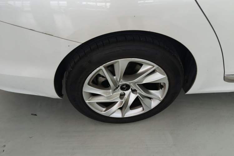 Used DS 5LS 2014 1.8L Elegant Edition VTi140 Right Rear Wheel Hub