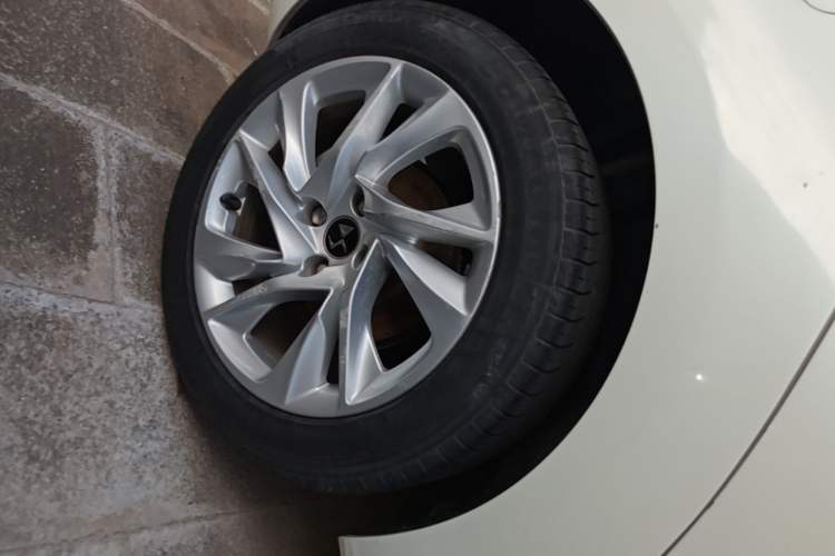 Used DS 5LS 2014 1.8L Elegant Edition VTi140 Right Rear Wheel Hub
