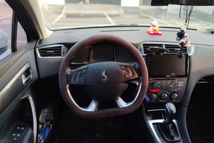 Used DS 5LS 2014 1.8L automatic Comfort version VTi140 Steering Wheel