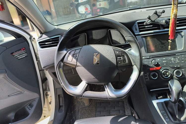 Used DS 5LS 2014 1.6T Elegant Version THP160 Steering Wheel