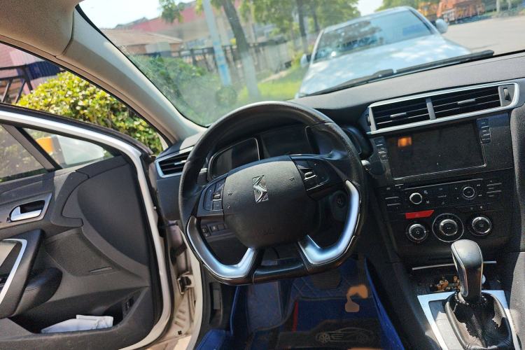 Used DS 5LS 2014 1.8L automatic Comfort version VTi140 Steering Wheel