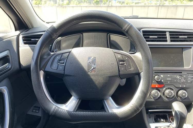 Used DS 5LS 2015 1.6T Style Edition THP160 Interior 2