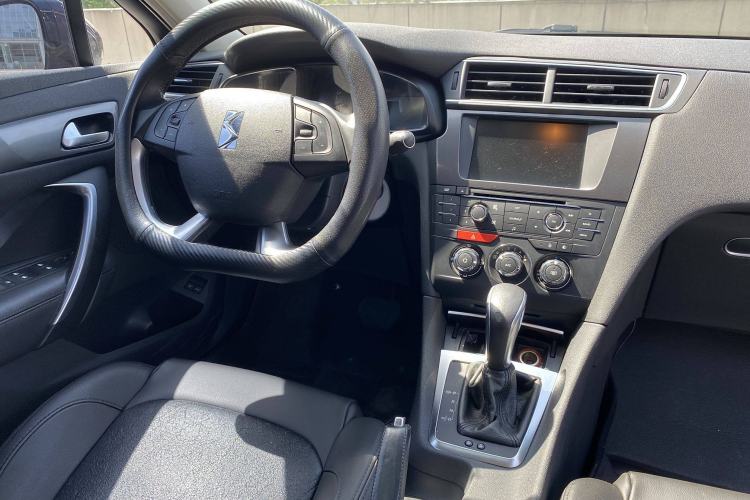 Used DS 5LS 2015 1.6T Style Edition THP160 Interior 4