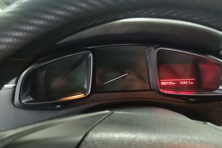 Used DS 5LS 2015 1.6T Style Edition THP160 Odometer Close Up