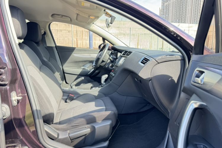 Used DS 5LS 2015 1.6T Comfort Edition THP160 Interior 10
