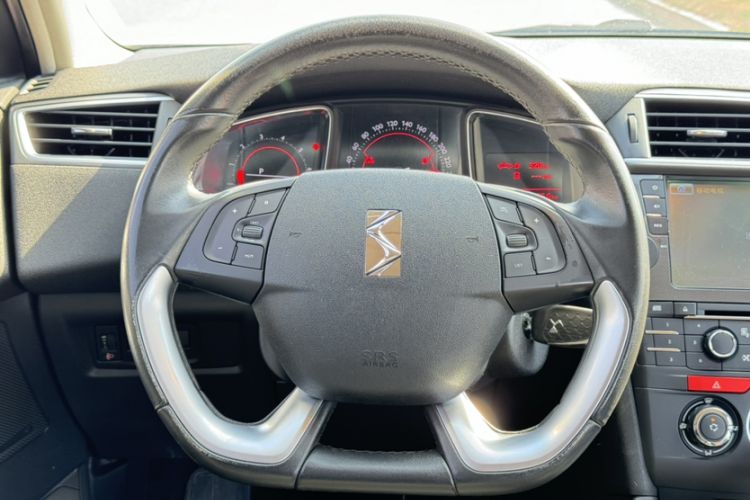 Used DS 5LS 2015 1.6T Comfort Edition THP160 Interior 2