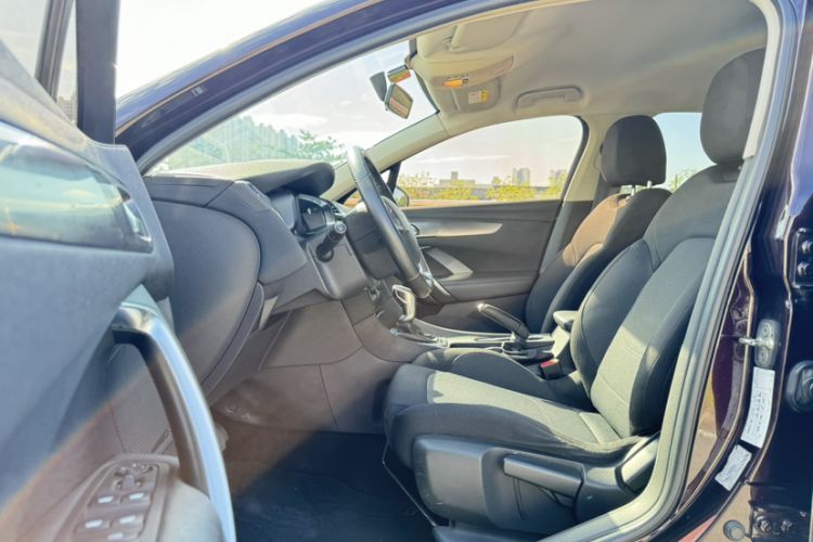 Used DS 5LS 2015 1.6T Comfort Edition THP160 Interior 5