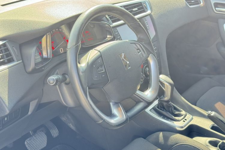 Used DS 5LS 2015 1.6T Comfort Edition THP160 Interior 6