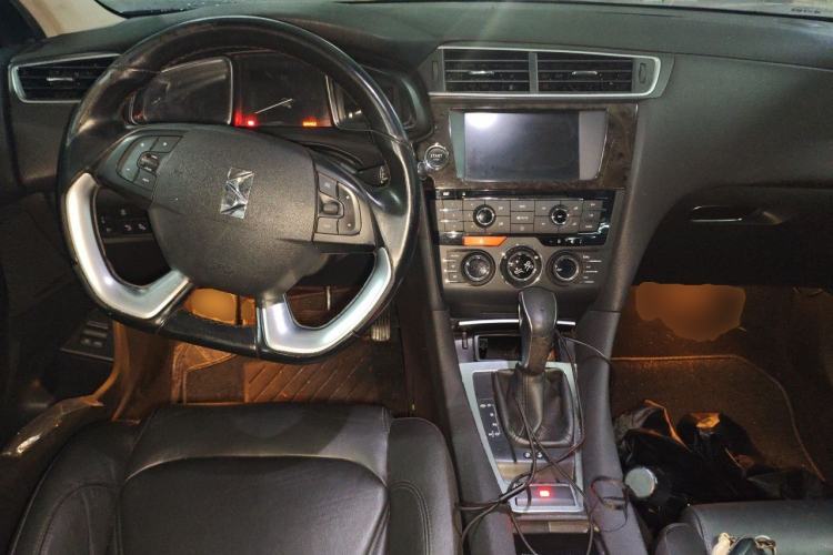 Used DS 5LS 2015 1.6T Luxury Edition THP160 Center Console