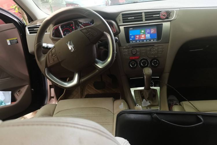 Used DS 5LS 2015 1.6T Comfort Edition THP160 Center Console