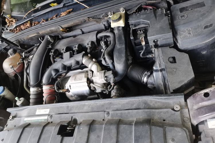 Used DS 5LS 2015 1.6T Comfort Edition THP160 Engine Bay