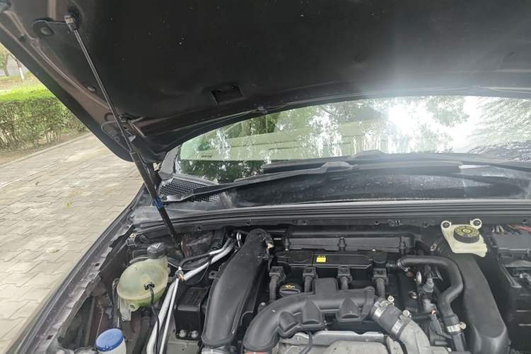 Used DS 5LS 2015 1.6T Comfort Edition THP160 Engine Bay Right