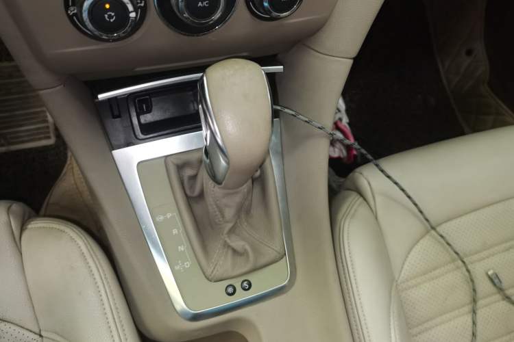 Used DS 5LS 2015 1.6T Comfort Edition THP160 Gear Lever