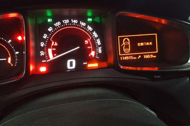 Used DS 5LS 2015 1.6T Luxury Edition THP160 Odometer Close Up