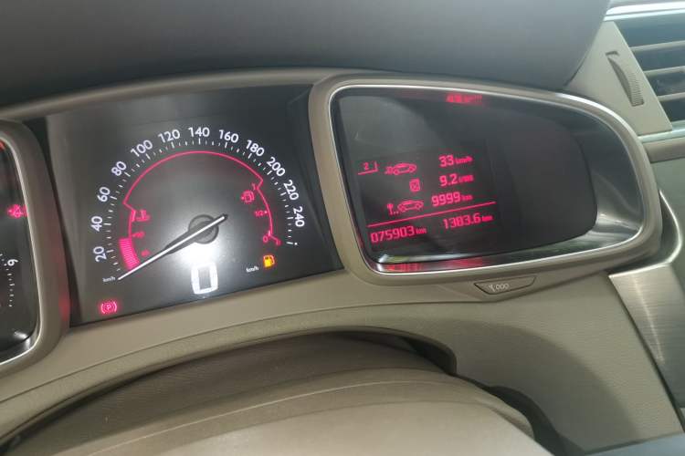 Used DS 5LS 2015 1.6T Comfort Edition THP160 Odometer Close Up