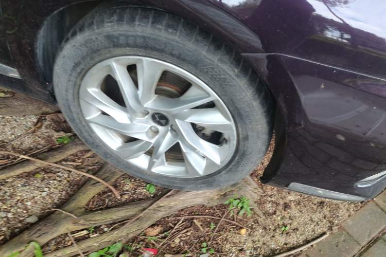Used DS 5LS 2015 1.6T Comfort Edition THP160 Right Front Wheel Hub