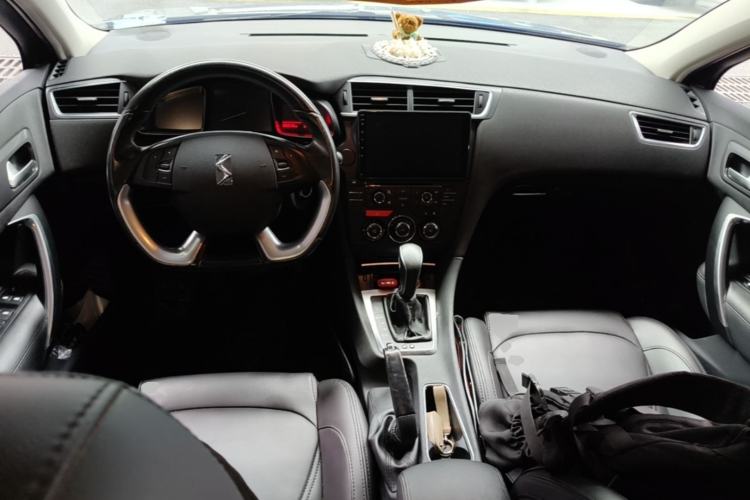 Used DS 5LS 2015 1.6T Comfort Edition THP160 Center Console