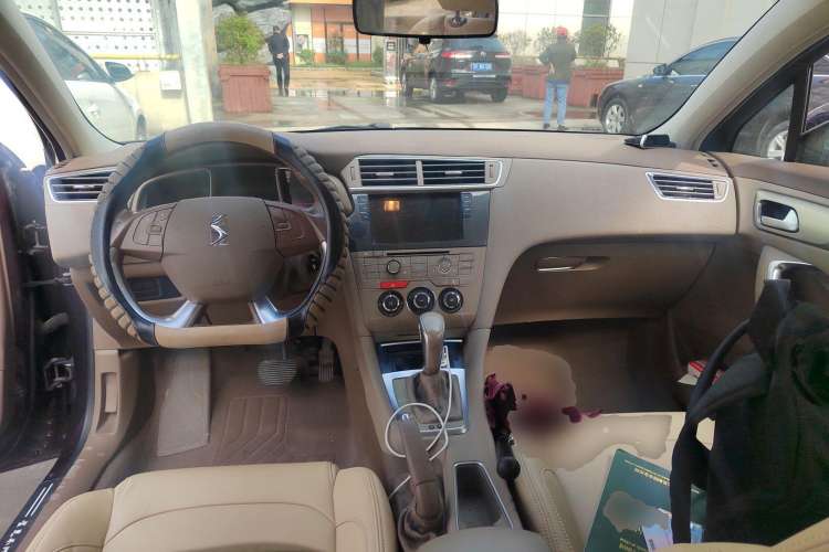 Used DS 5LS 2015 1.6T Comfort Edition THP160 Center Console