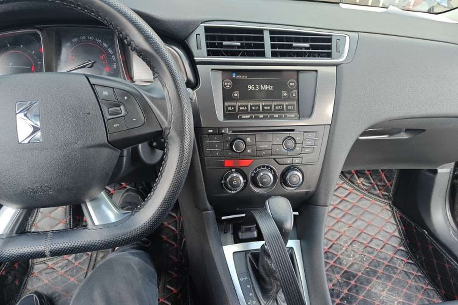 Used DS 5LS 2015 1.6T Style Edition THP160 Center Console