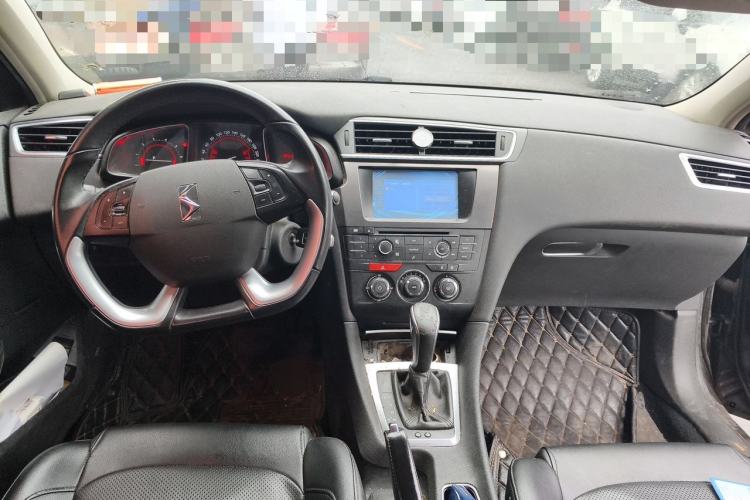 Used DS 5LS 2015 1.6T Comfort Edition THP160 Center Console