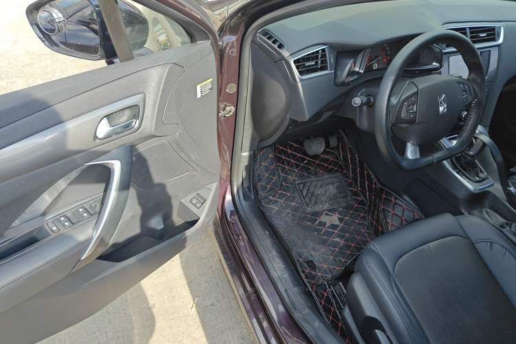 Used DS 5LS 2015 1.6T Style Edition THP160 Driver Seat