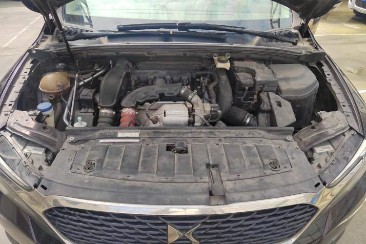 Used DS 5LS 2015 1.6T Comfort Edition THP160 Engine Bay