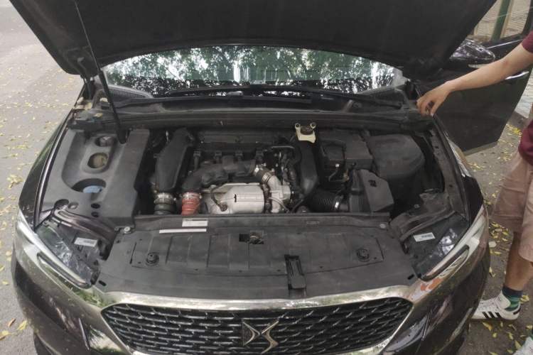 Used DS 5LS 2015 1.6T Luxury Edition THP160 Engine Bay