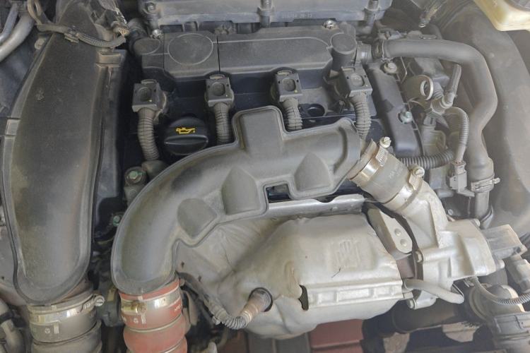 Used DS 5LS 2015 1.6T Comfort Edition THP160 Engine Bay