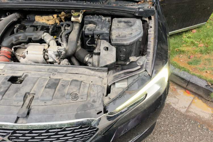 Used DS 5LS 2015 1.6T Style Edition THP160 Engine Bay Left