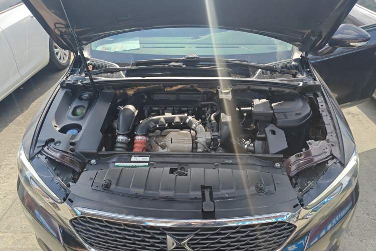 Used DS 5LS 2015 1.6T Style Edition THP160 Engine Bay