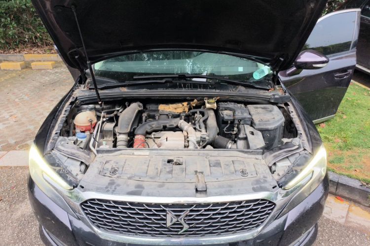 Used DS 5LS 2015 1.6T Style Edition THP160 Engine Bay