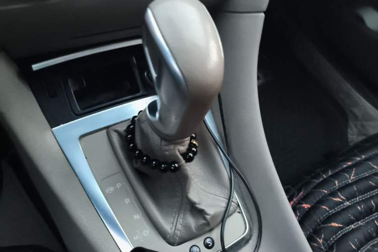Used DS 5LS 2015 1.6T Comfort Edition THP160 Gear Lever