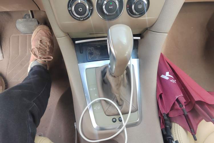 Used DS 5LS 2015 1.6T Comfort Edition THP160 Gear Lever