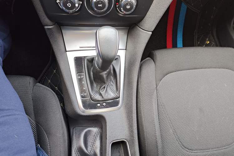 Used DS 5LS 2015 1.6T Comfort Edition THP160 Gear Lever