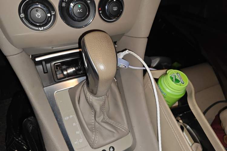 Used DS 5LS 2015 1.6T Comfort Edition THP160 Gear Lever