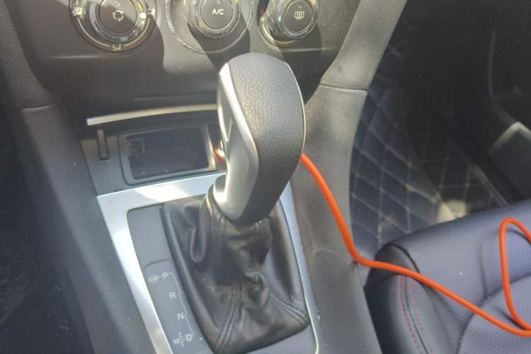 Used DS 5LS 2015 1.6T Comfort Edition THP160 Gear Lever