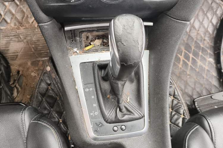 Used DS 5LS 2015 1.6T Comfort Edition THP160 Gear Lever